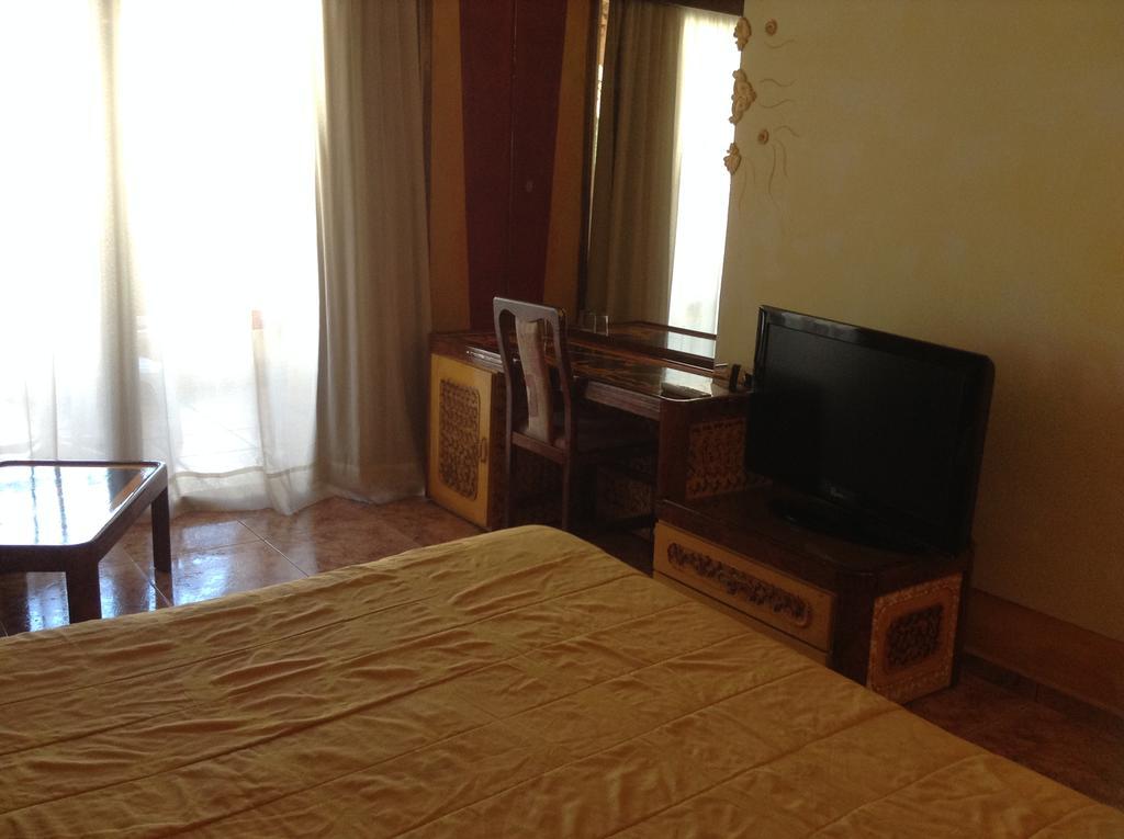 Roman Boutique Hotel 파포스 외부 사진