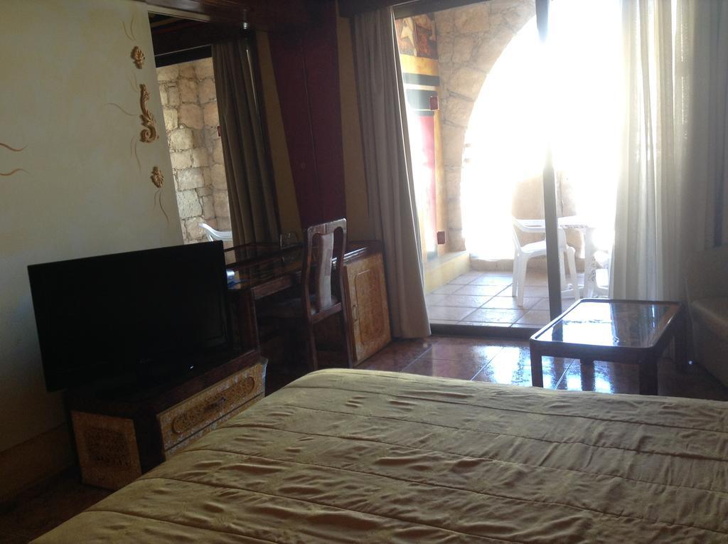 Roman Boutique Hotel 파포스 외부 사진